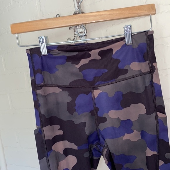Athleta ultimate stash pocket printed 7/8 camo tights leggings small tall‎ - Picture 4 of 11